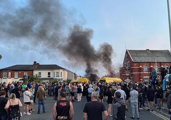 英国千余人因骚乱被逮捕,包括年仅11岁的儿童