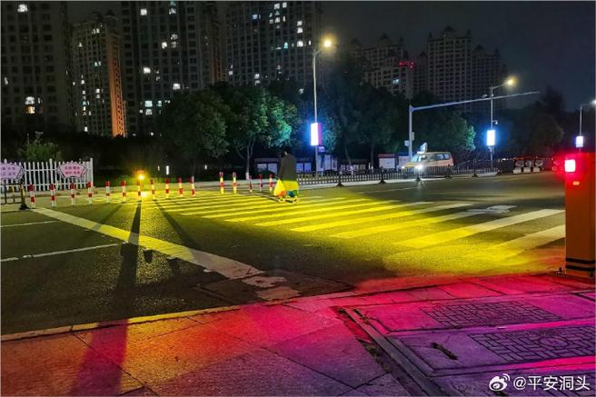 北京设置智慧斑马线!既能减少交通意外,也是城市夜景