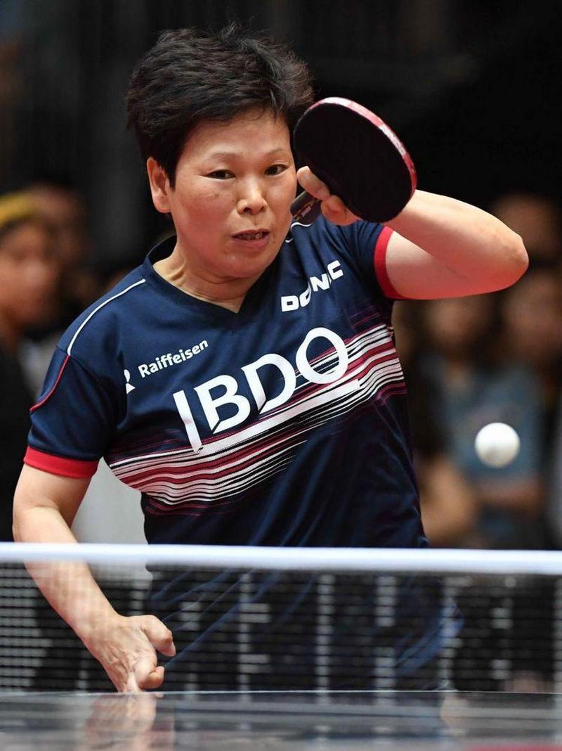 60岁乒乓老将倪夏莲获得亚军,现场一幕令人动容