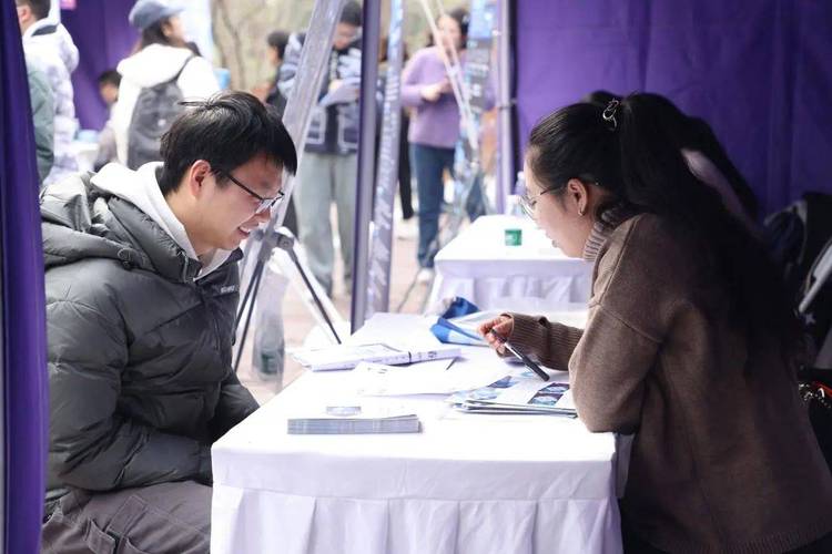 今年以来规模最大,清华毕业生就业洽谈会提供超1万个岗位