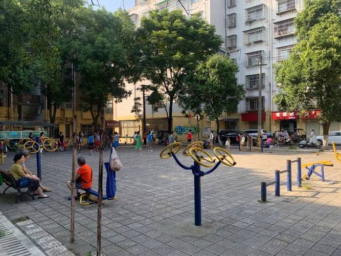 拆违建打造健身区,老小区环境整治让居民幸福感升级