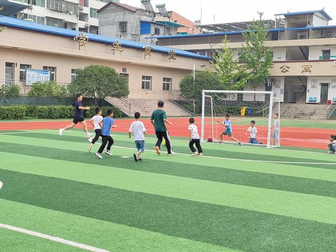 乡村学校公益足球课堂走进洋县