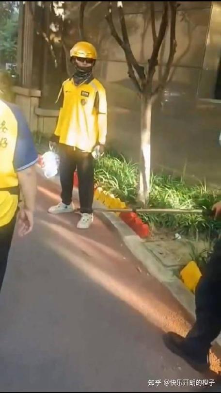 外卖骑手与物业保安冲突背后:难以平衡的有序和便利,平台能做什么