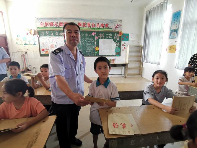 童心港湾里的税法“开学第一课”